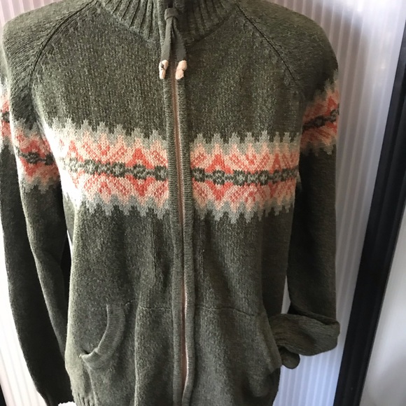 Woolrich. Dependable front zip mock turtleneck sweater. Design around chest. - Picture 5 of 9